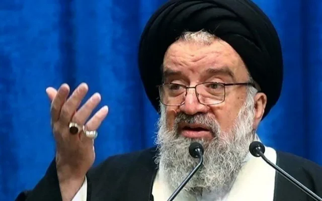 احمد خاتمی، امام جمعه موقت تهران: کسانی که حجاب را رعایت نمی‌کنند نیز شهروند این ملت هستند و حضور آنها در تجمعات و همراهی با مردم کار خوبی است، اما دهن‌کجی به حجاب، خلاف وحدت است