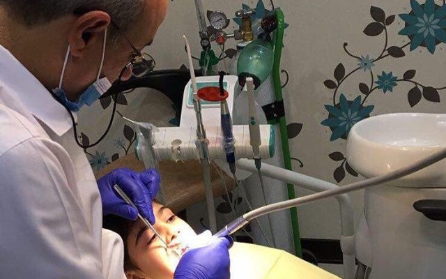 استرس چطور باعث پوسیدگی و شکستن دندان‌ها می‌شود؟ | وقتی فشار روانی به دهان می‌رسد