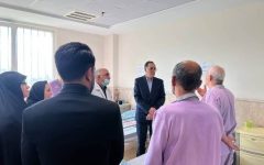 بازدید رئیس بنیاد شهید و امور ایثارگران از بیمارستان نیایش