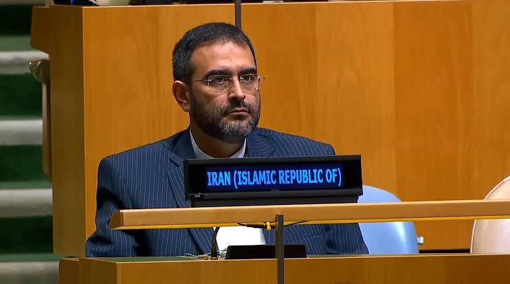 چرا نشستن داماد متکی بر صندلی سازمان ملل هنگام سخنرانی ترامپ، به سوژه ای برای حمله به عراقچی تبدیل شد؟