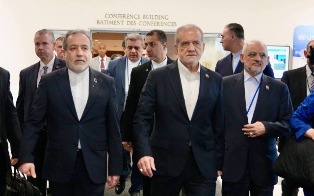 امام جمعه ساوه نطق پزشکیان در سازمان ملل را «هوشمندانه» خواند/ پیام آیت الله سید مجتبی خامنه‌ای برای سال تحصیلی چه ویژگی خاصی داشت؟