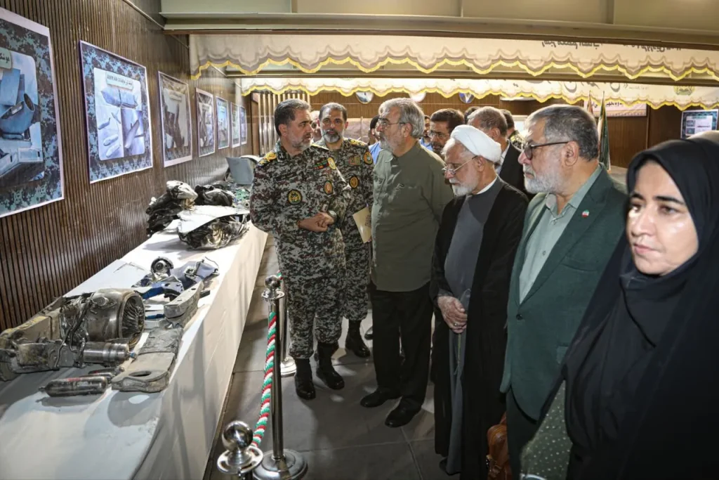 بازدید اعضای کمیسیون امنیت ملی مجلس از نمایشگاه بقایای پهپادها و موشکهای ساقطشده