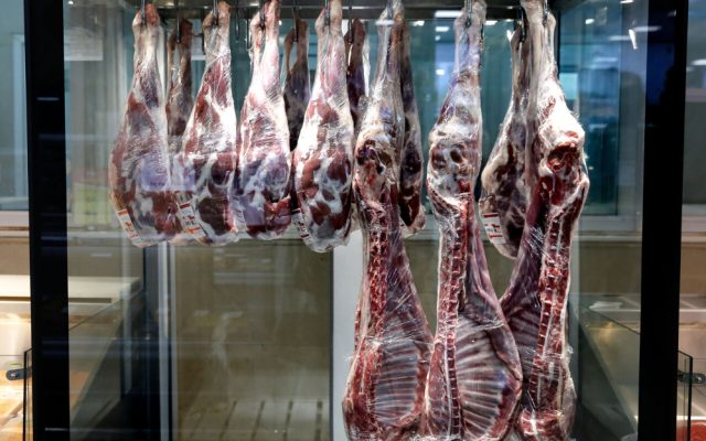 پشت پرده گرانی گوشت چیست؟ روایت رئیس شورای تأمین دام