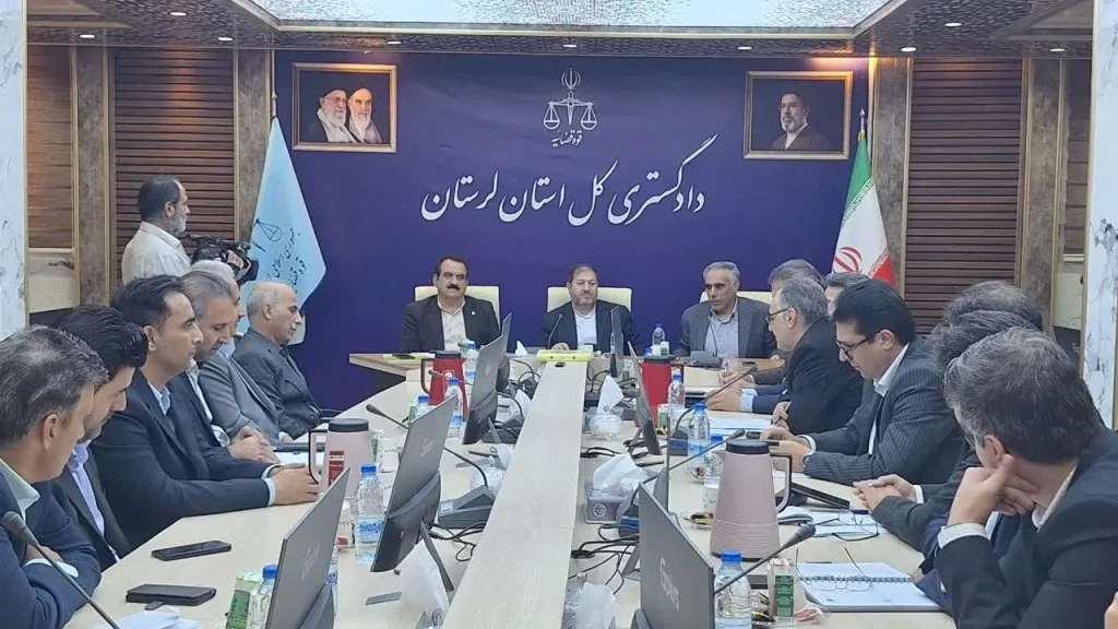 رئیسکل دادگستری لرستان بر تکلیف بانکها در حمایت از تولیدکنندگان، تسهیل وامهای ازدواج و فرزندآوری تأکید کرد