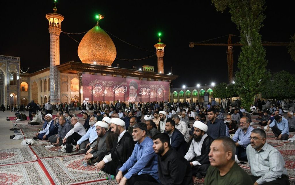 مراسم بزرگداشت آیت‌الله العظمی شبیری زنجانی (ره) در حرم شاهچراغ برگزار شد