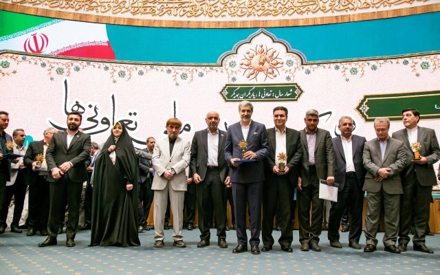 تجلیل وزیر تعاون کار و رفاه اجتماعی از «پوشاک زاگرس» به عنوان تعاونی برتر ملی