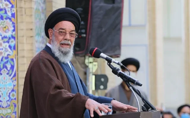 طلبه باید همواره در مسیر رشد علمی و اخلاقی حرکت کند