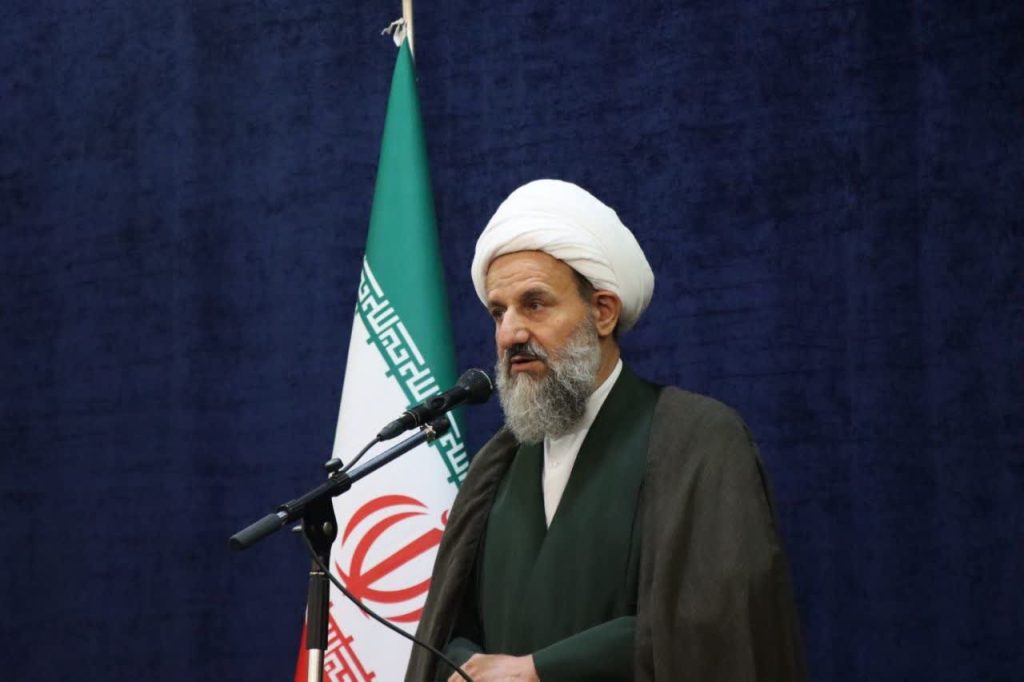 امام جمعه قرچک: حقیقت تقوا، یاری عملی دین خدا با دل، دست و زبان است