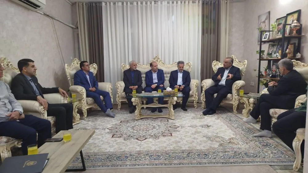 دیدار رئیس سازمان زندانها با خانواده شهید «محمد میر» در شهر خرمآباد