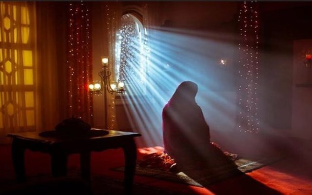 وقتی از همه جا ناامید شدی، این دو رکعت را بخوان؛ توصیه‌ای برای لحظه‌های گره‌خورده زندگی