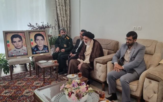 تجلیل از خانواده شهیدان عبدالهیان در مسیر کنگره شهدا