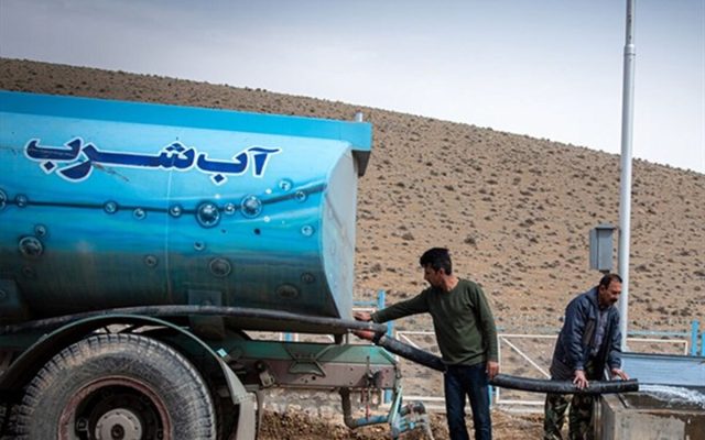 آبرسانی هلالاحمر به روستاهای تشنه بیارجمند؛ ۶۰ تانکر آب توزیع شد