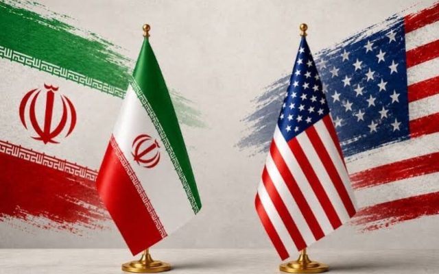 روایت خبرگزاری فرانسه از بنرهای ضدآمریکایی در سطح شهر تهران | ایران سرسختانه در تلاش است پیش از انتخابات میاندورهای، ترامپ را تحت فشار قرار دهد