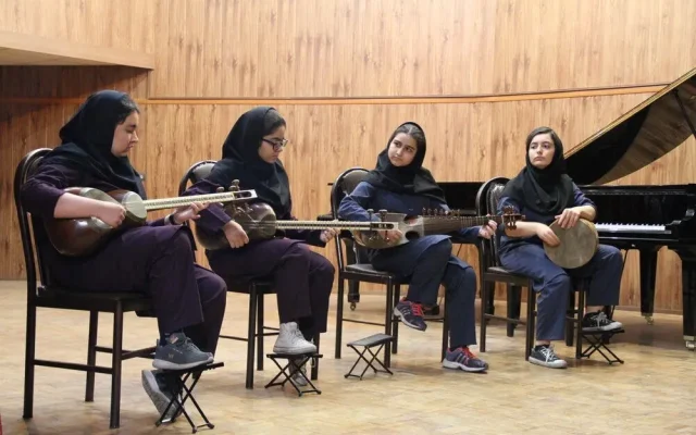 قهر نظام آموزشی با موسیقی