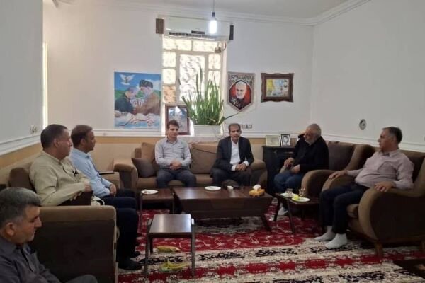 مسئولان بخش ارم با خانواده سردار شهید« موسوی رودفاریاب» دیدار کردند