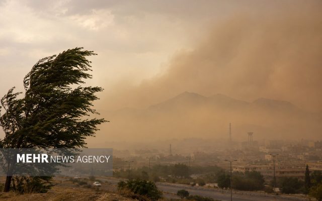 وزش باد شدید و گردوخاک در استان سمنان؛ کیفیت هوا کاهش یافت