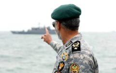 دریادار سیاری: نیروهای مسلح کاملا بر تنگه هرمز مسلط هستند