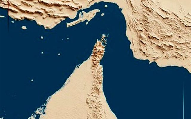 یک نفتکش در تنگه هرمز هدف قرار گرفت+ جزئیات