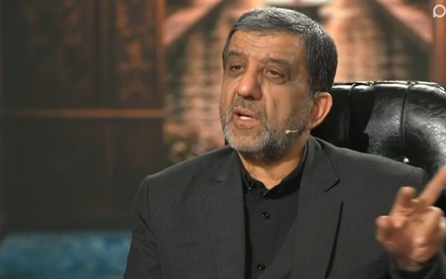 کیهان این بار سراغ ضرغامی رفت : حالا چه وقت انتقاد از گشت ارشاد است!/ فقط حرف نزن، راه حل بده