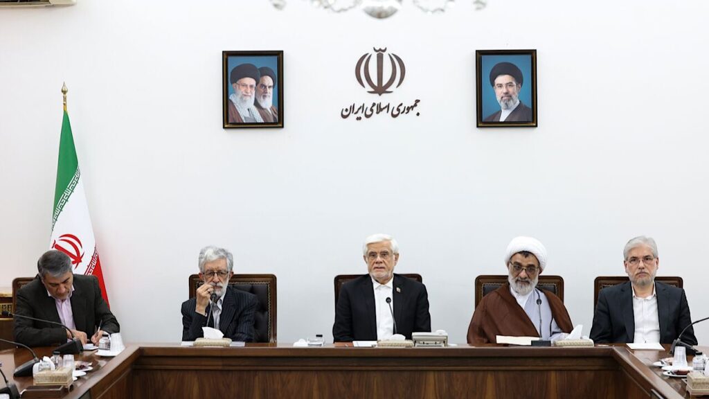 عارف: ایران‌هراسی خنثی شده است/ باید نقش جدید خود را در منطقه ایفا کنیم