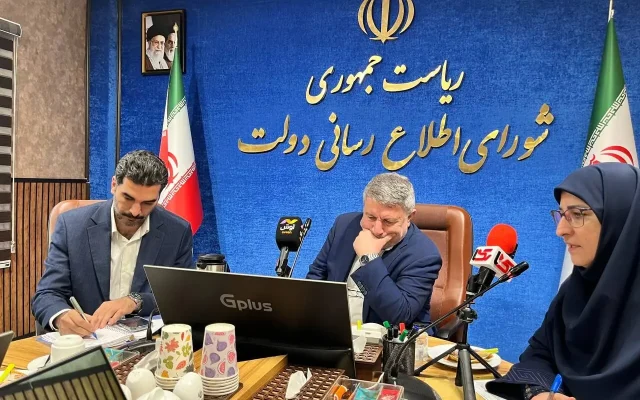 ۱۲ هزار واحد آموزشی به پنل‌های خورشیدی مجهز شدند/ ماهانه حق‌التدریس‌ها همراه با سایر معلمان پرداخت می‌شود
