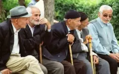 شهرداری: تهران بیش از ۱۳ درصد سالمند دارد/ پایتخت رتبه سوم سالمندان را در کشور دارد؛ در یک محله ۴ هزار و ۵۰۰ سالمند داریم که ۱۵ درصد آن‌ها منزوی بوده یا تنها زندگی می‌کنند