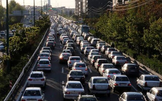 افزایش ۳۰ درصدی تردد در تهران با بازگشایی مدارس/ ترافیک فقط با افزایش حمل‌ونقل عمومی حل نمی‌شود