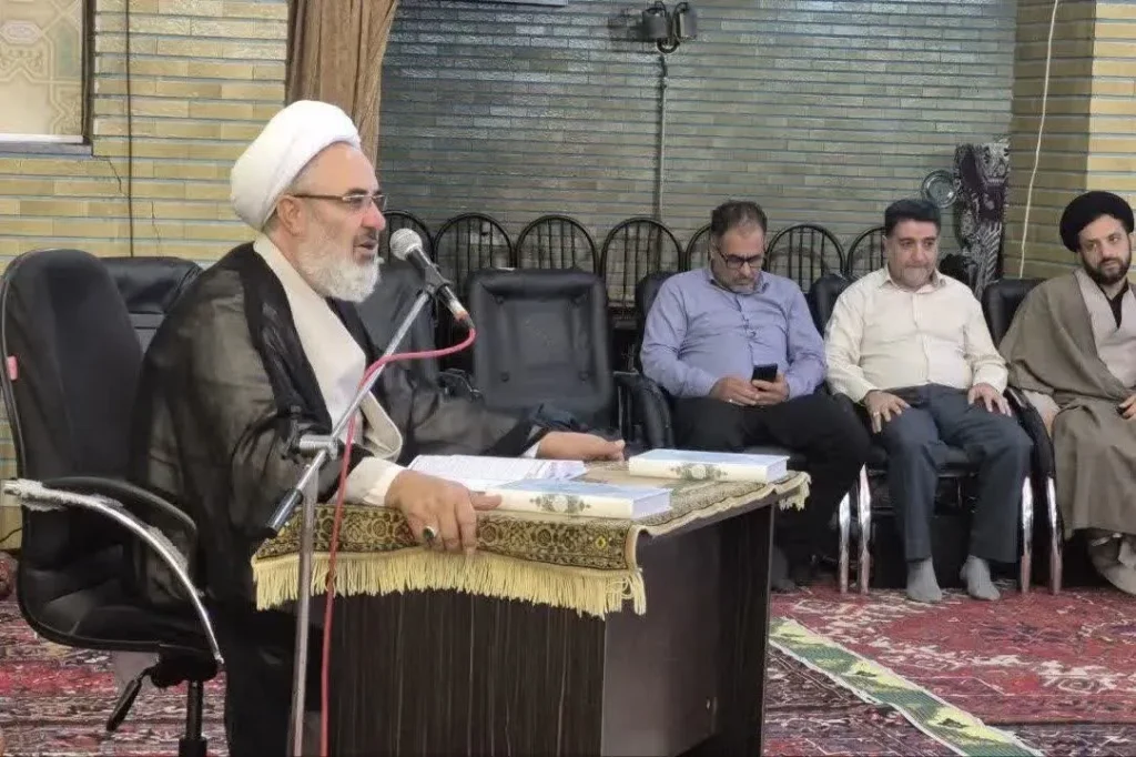 انس با قرآن زمینه‌ساز دستیابی به جایگاه‌های رفیع است