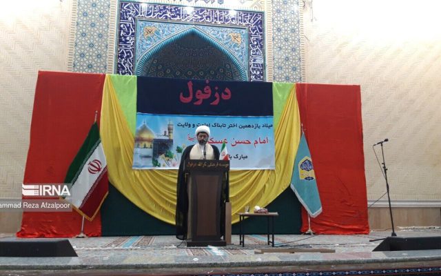 امام جمعه دزفول: دختری که تا پاسی از شب در کافهها وقت میگذراند نه میتواند مادر و نه همسر ایده آلی باشد/ مگر جنگ علیه ایران رفراندوم گذاشتند؟
