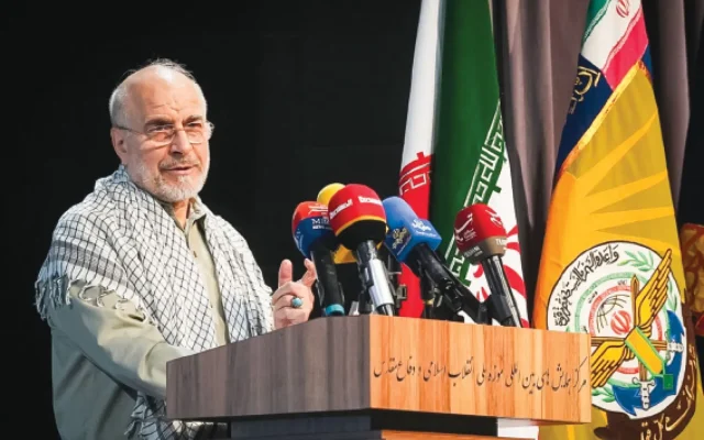 نه منتظر می‌مانیم، نه تسلیم می‌شویم با قدرت رفع تحریم می‌کنیم