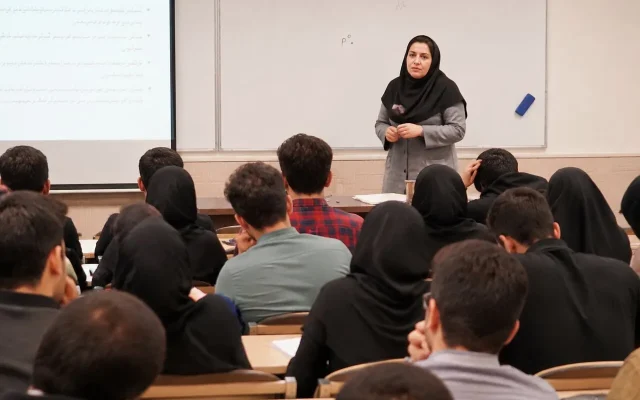 رئیس دانشگاه تربیت مدرس: حقوق برخی اساتید از آبدارچی بعضی سازمان‌ها کمتر است