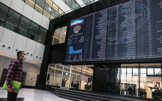 بورس در مدار نزولی ماند؛ معاملات همچنان رونق دارد