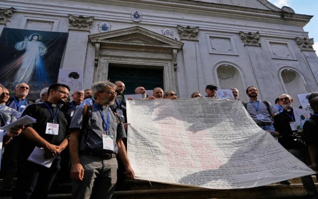 تجمع روحانیان کاتولیک در واتیکان برای پایان نسل‌کشی غزه