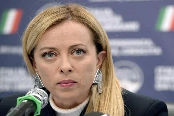 ملونی: ممنوعیت برقع و نقاب در مدارس ایتالیا در راه است