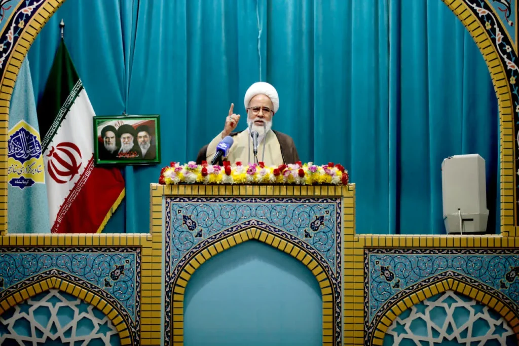 امام‌جمعه کرمانشاه: ایمان و اطاعت از ولی، رمز پیروزی در جنگ‌هاست