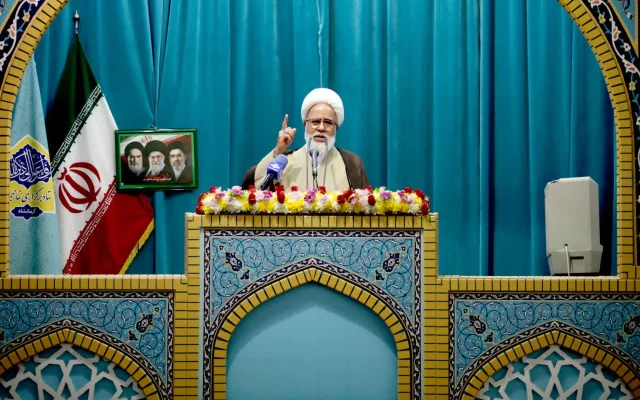 امام‌جمعه کرمانشاه: ایمان و اطاعت از ولی، رمز پیروزی در جنگ‌هاست