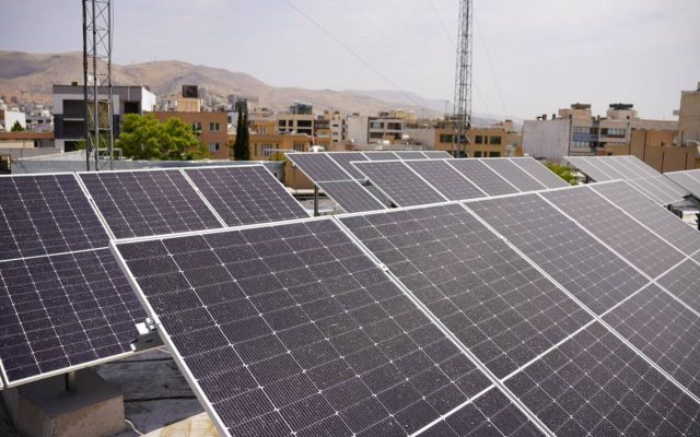 توسعه ۹۷ هکتار نیروگاه خورشیدی در فارس با حمایت دولت