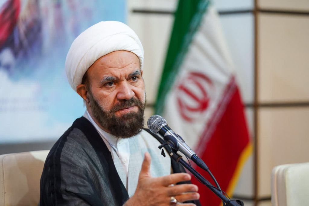 هشدار امام جمعه شیراز درباره نفوذ دشمن در دانشگاهها و مدارس/ صدای بیگانه از تریبون دانشگاهها شنیده نشود