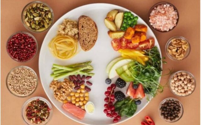 سالمندان چه بخورند؟ توصیه‌های تغذیه‌ای برای یک سالمندی سالم