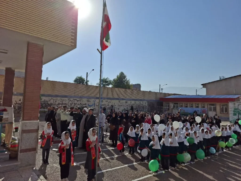 جشن شکوفهها و آیین آغاز سال تحصیلی در دبستان شهید عملهزاده اهر برگزار شد