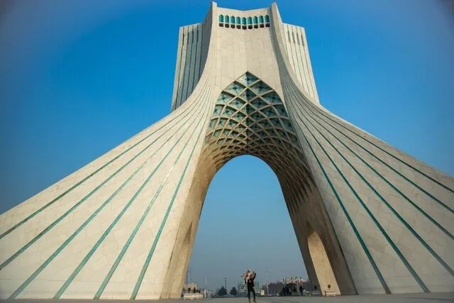 سبز، سفید و قرمز بر تن برج آزادی؛ پایتخت امشب به رنگ مکزیک در می‌آید