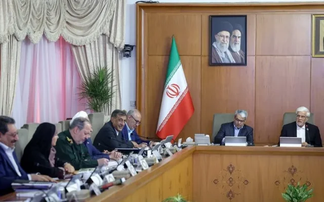 عارف: آمریکا برای مذاکره با ایران به واسطه متوسل میشود