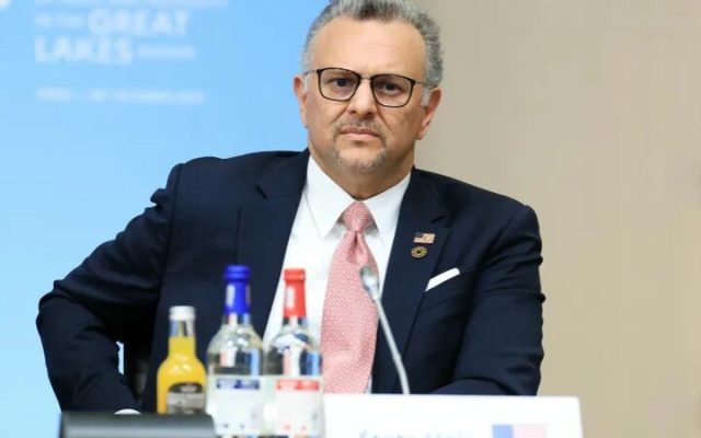 مشاور ارشد ترامپ: او برای پایان دادن به جنگ با ایران تلاش میکند/ حل و فصل پرونده هستهای ایران شرط اصلی قبل از توقف جنگ است/ همه کشورهای منطقه ترامپ را دوست دارند