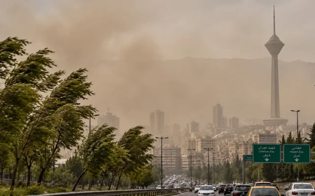 هواشناسی: وزش باد نسبتاً شدید و احتمال گردوخاک در تهران پیش‌بینی می‌شود