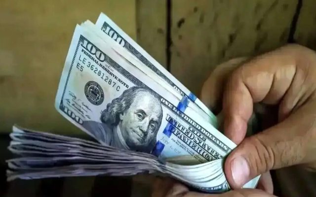 قیمت دلار رکورد جدید ۲۳۵ هزار تومان ثبت کرد / هشدار تضعیف ۲۵ درصدی ارزش ریال در ۲۳ روز + نمودار