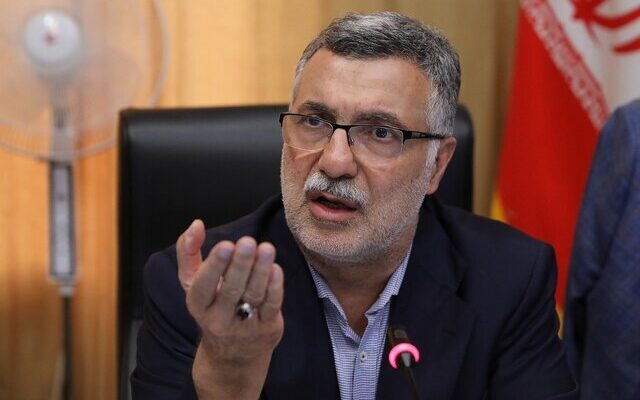 ظفرقندی: با وجود محدودیتها، مواد اولیه مورد نیاز دارو به میزان کافی وارد کشور شده است