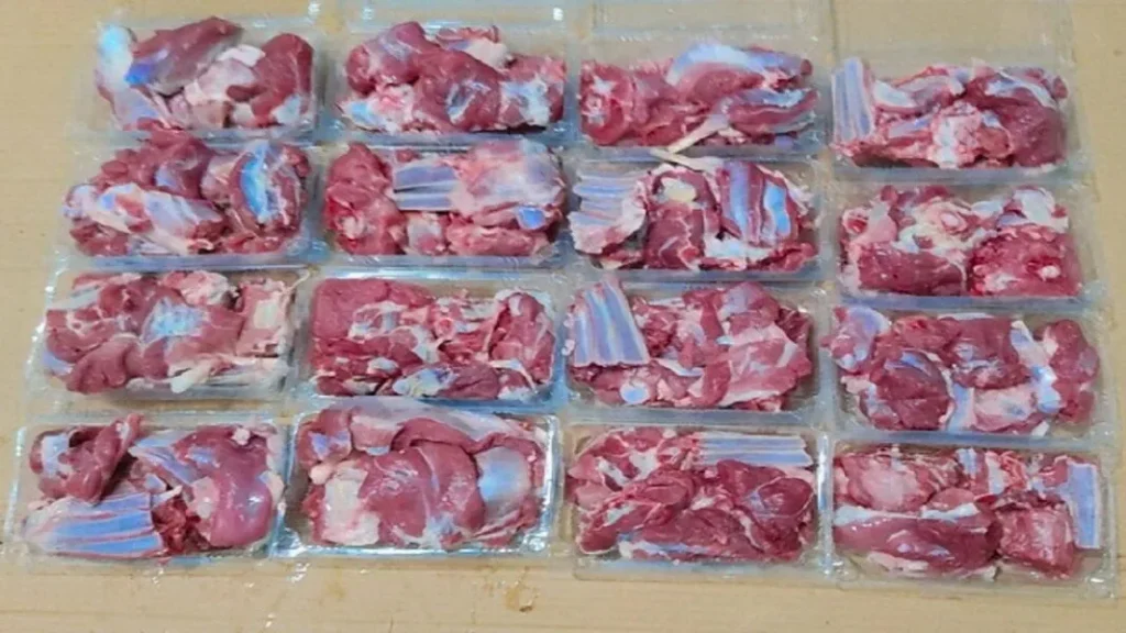 ۱۱۰ بسته گوشت بین خانواده‌های کم‌برخوردار توزیع شد