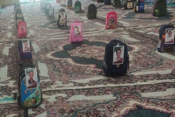 اهدای ۱۲۰۰ بسته لوازمالتحریر در بم؛ ۱۳۴ دانشآموز به مدرسه بازگشتند