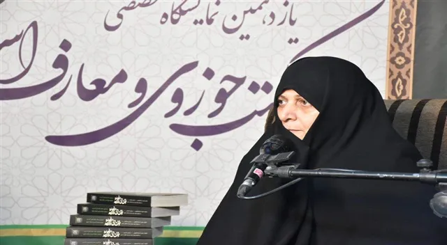لزوم تقویت فرهنگ ماندگار کتابخوانی در خانواده و جامعه