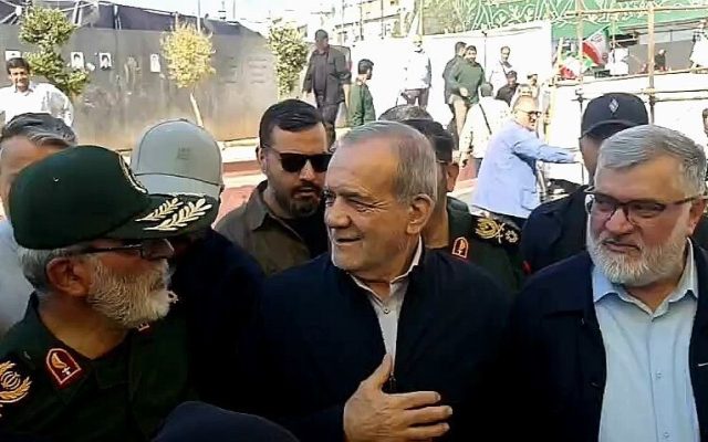 پزشکیان در رزمایش جانفدایان: حضور مردم نماد وحدت ملی و صیانت از عزت، استقلال و تمامیت ارضی ایران است